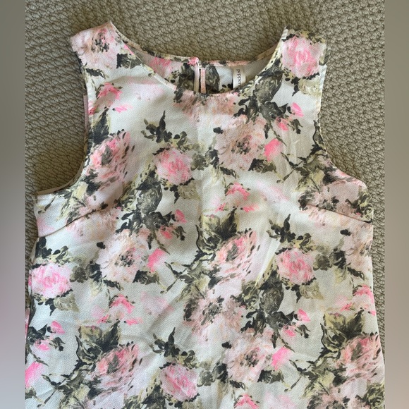 Peppermint Floral Dress Size M - Picture 2 of 9